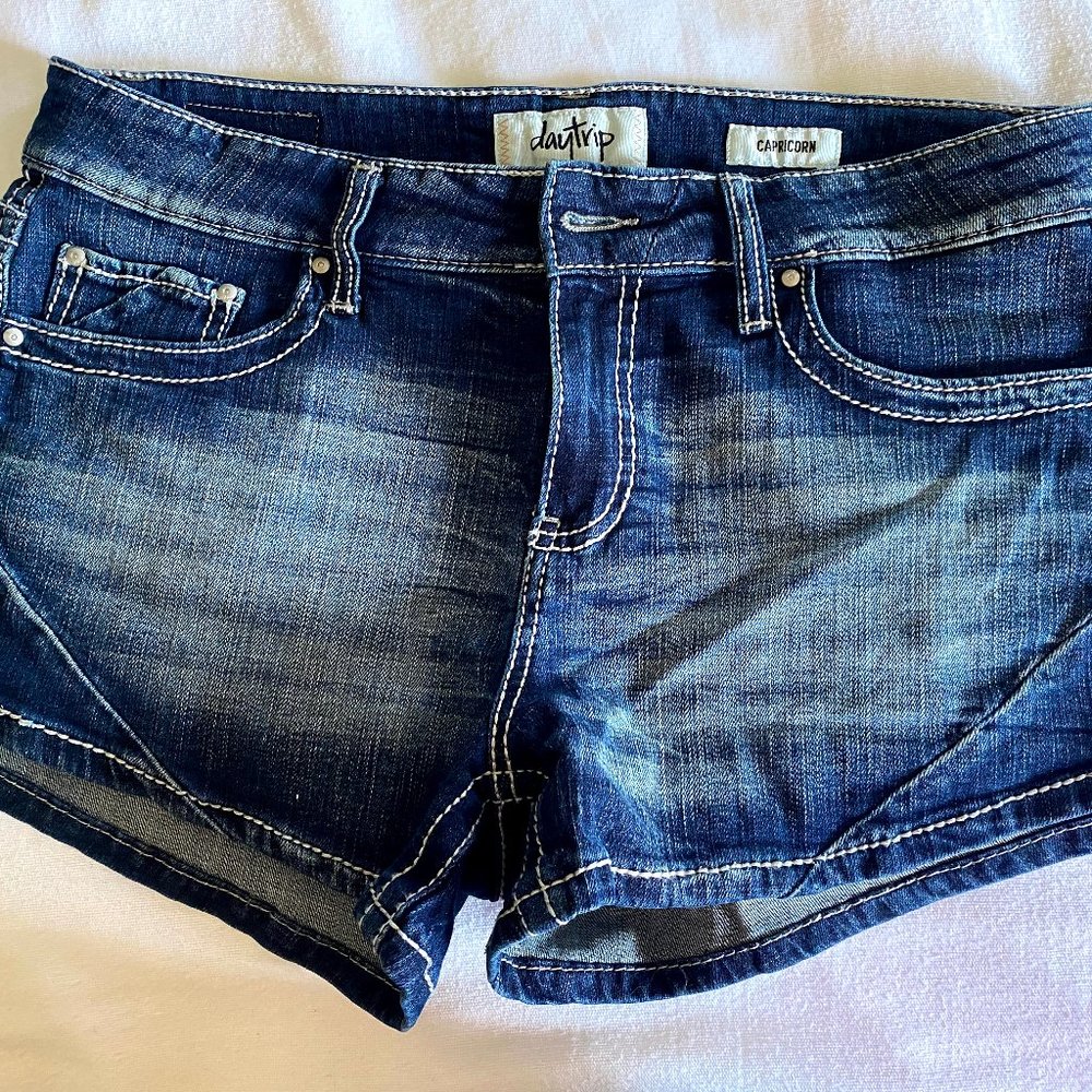 Daytrip Capricorn Denim Jean shorts size 31